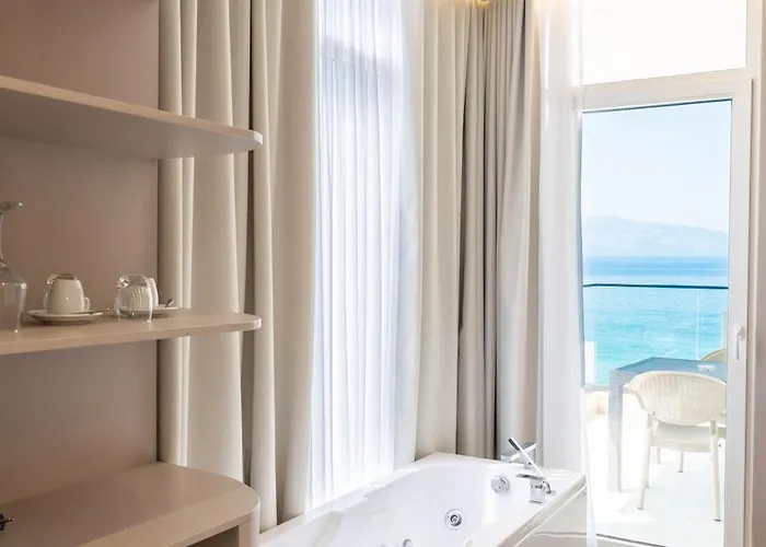 Mirage Bay Deluxe 호텔 Sarandë