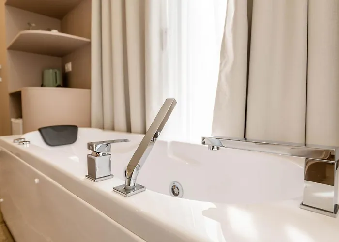 Mirage Bay Deluxe 酒店 Sarandë