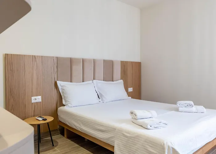 Mirage Bay Deluxe 호텔 Sarandë