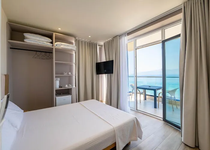 Mirage Bay Deluxe 酒店 Sarandë