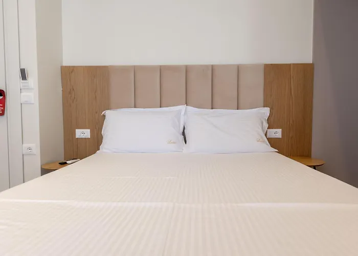 호텔 Mirage Bay Deluxe Sarandë