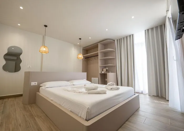 Mirage Bay Deluxe 호텔 Sarandë