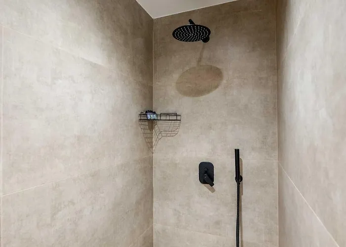 Mirage Bay Deluxe 호텔 Sarandë